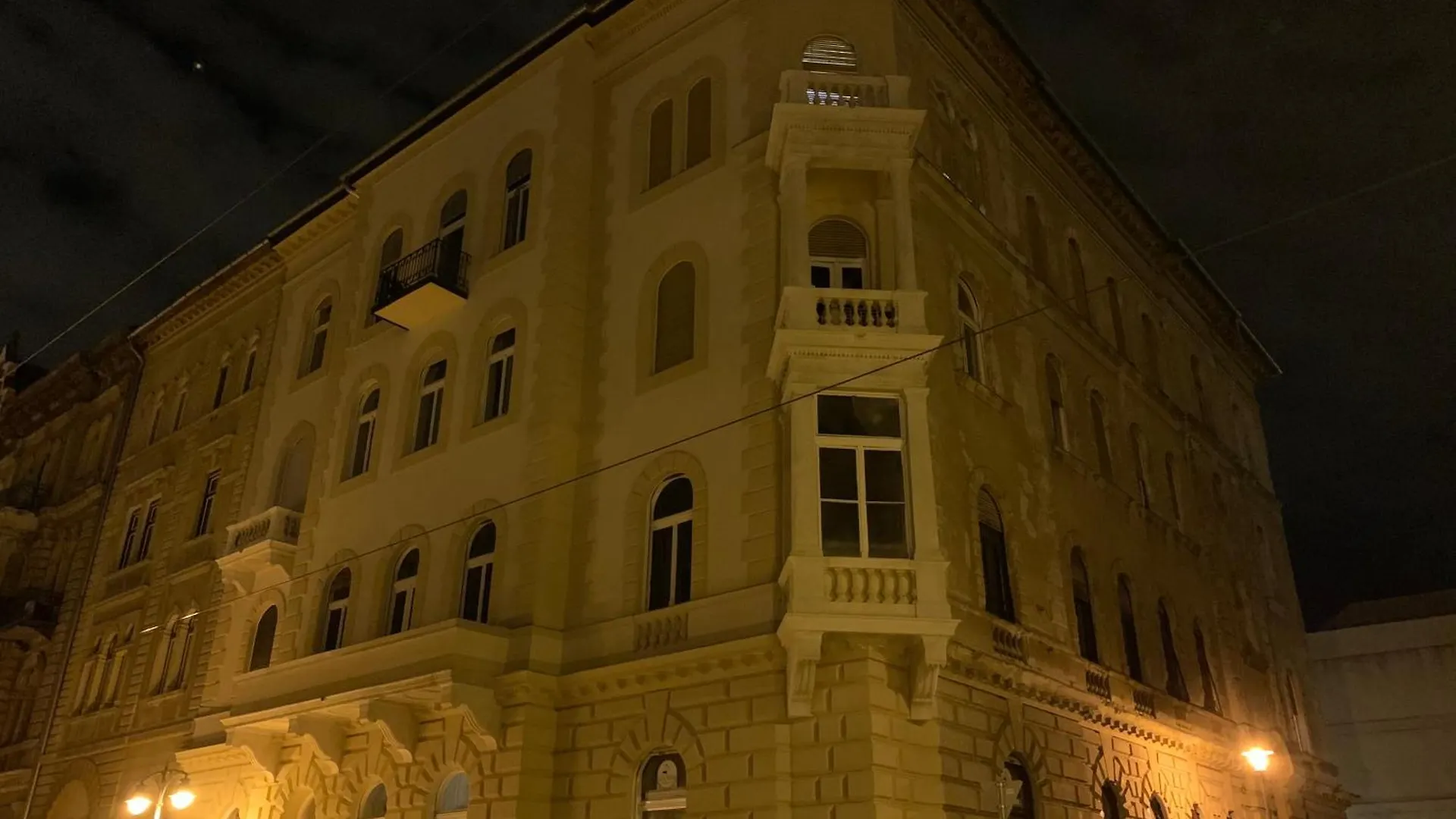 Luxury Artists Apartment On Varkert Bazaar Budapest 0*,  Hungary